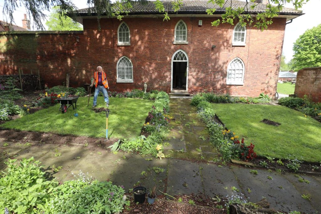 gardner's house garden
